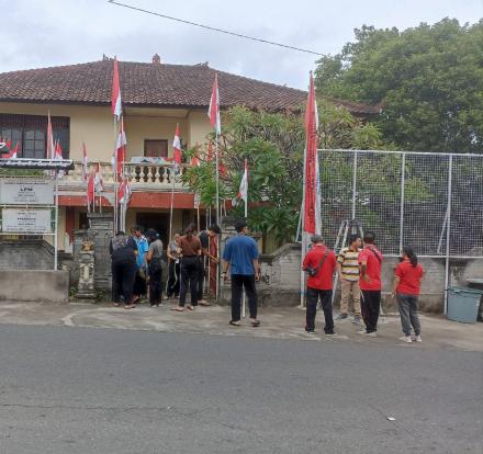 Pemasangan Bendera Merah Putih menyambut HUT RI ke-79